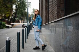 (p)-combinatia-suprema-in-moda:-gecile-de-blugi-si-bocancii-robusti