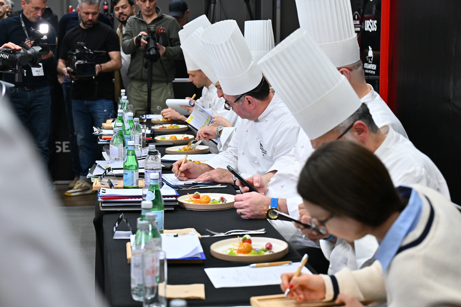 „romanii-au-devenit-mai-atenti-la-ce-au-in-farfurie”.-interviu-cu-un-chef-care-ne-reprezinta-la-cea-mai-prestigioasa-competitie-culinara-europeana